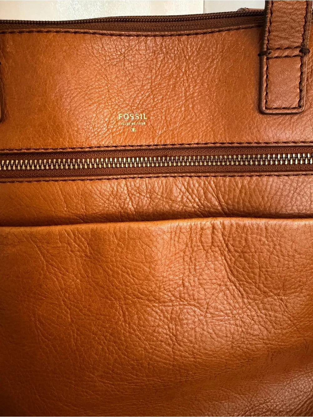 Fossil spacious leather